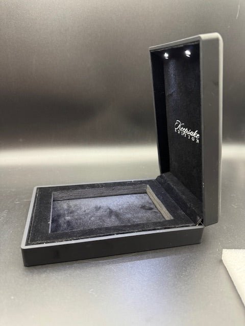 KEEPSAKE ILLUMINTATED CARD DISPLAY - Curators Corner LLC